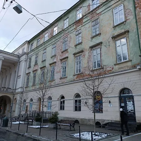 Apartment In Maria Zankovetska Theatre